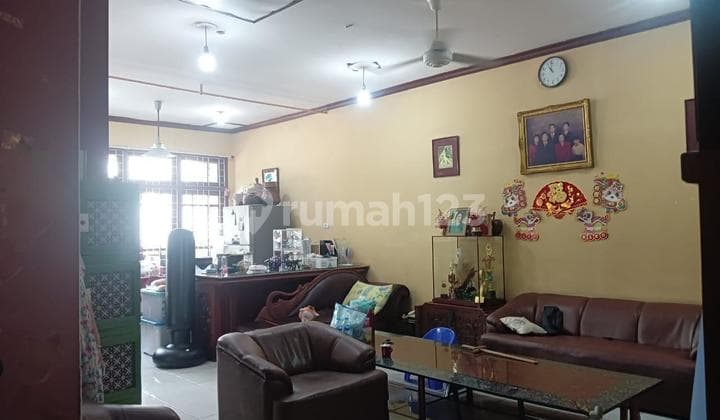 Rumah 3 Tingkat Hoek Strategis Hdp Timur & Selatan Lebar 12 X 21