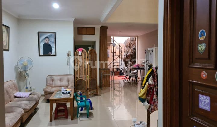 For Sale 2-Story House Near Sunter Mall, SHM, One-Gate System