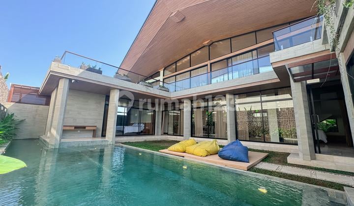 Villa Luxury Contemporary 4BR Dengan View Pantai Sanur.