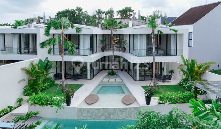 Villa 4BR Brand New Luxury Tropical Villa in Umalas