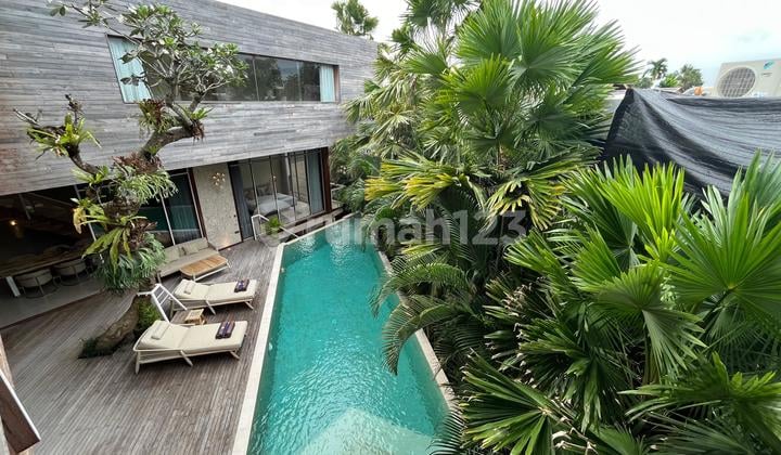 Villa 4BR Luxury Modern Style di Pererenan dekat Pantai Pererenan