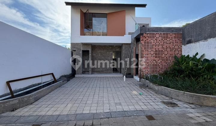 Rumah Semi Villa 4Br Minimalist Modern Furnished, Renon.