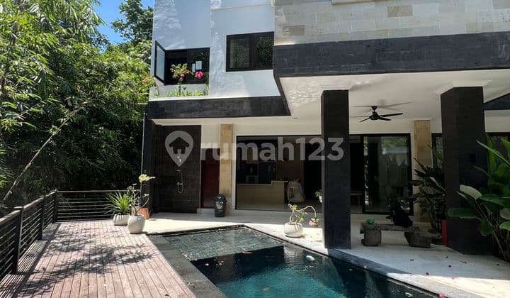 Rumah Villa 3Br Modern dengan View Laut Dekat Sanur.