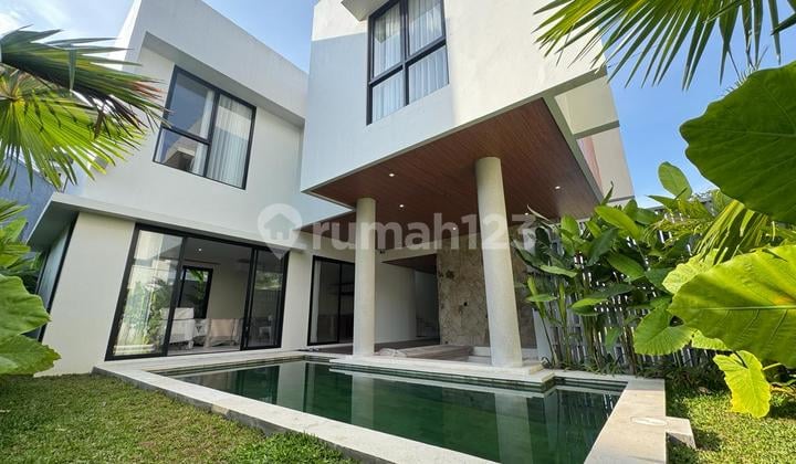Villa 3Br Modern Tropical Style di Jimbaran Dekat Gwk