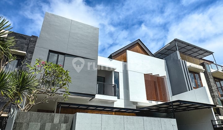 3+1 Kitchen Modern Contemporary House, Taman Mumbul, Nusa Dua