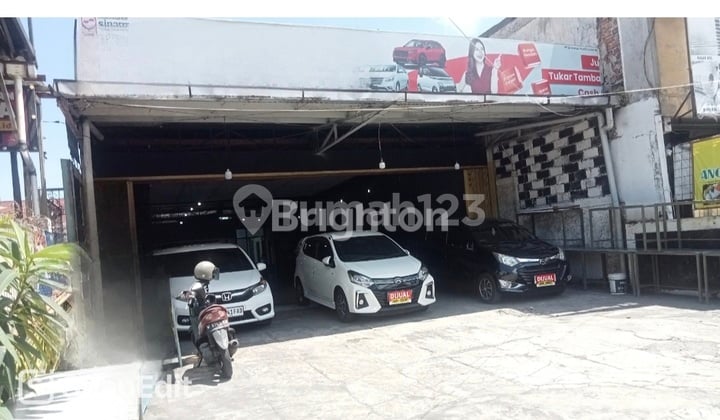 Disewakan Ruang Usaha Ex Show Room Mobil Strategis Pinggir Jalan