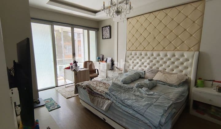 Rumah Sedayu City, Kelapa Gading. Lokasi Strategis Akses Toll dan Akses Busway dan MRT, Lrt.rumah Uk 8X12,5M2. Full Furnished. Harga 5,37 Milyar Nego