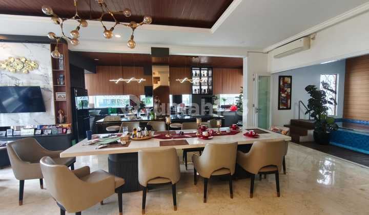 Rumah Maja Residence,Meruya Selatan. Lokasi Strategis dengan 2 Akses Toll. Rumah Bagus dan Asri.rumah Rumah Bangunan dan Design Interior dan Furnish Bagus.ada Kolam Renang.rumah Uk 247M2. Bangunan 400M2. Harga 7,35Milyar Nego Tipis