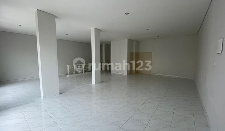 Ruko Arcadia Grande Serpong2unit Ruko Gandeng- sertifikat = Shm Perorangan- ukuran Lt (sesuai Sertifikat) = 4,5 X 9 (81m2 Untuk 2 Ruko)- lb = 162m2 (untuk 2 Ruko)- kamar Mandi 2- 2 Lantai- listrik = 5,500 W- air = Pam- Telfon = 1 Line- Garasi Parki