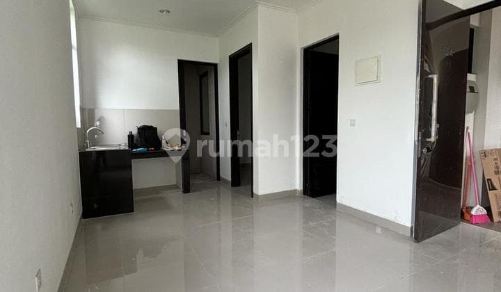 Condominium Green Royal Lantai 3 2 Kamar Tidur 1 Kamar Mandi Ac 2 Unit Kulkas Masih Baru Meja Makan + 4 Bangku Hordeng Harga 39Jt/Th Nego