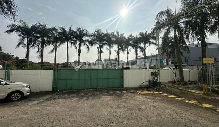 Gudang Daan Mogot Kalideresluas Tanah : 700 M2luas Bangunan 1.500m2(40 X 15m) X 2,5 Lantailt 1 : 600 M2lt 2 : 300 M2lt 3 : 600 M2- Ada Lift Barang- Akses Kontener 40 Fthg Rp. 1,150 M / Per Tahun