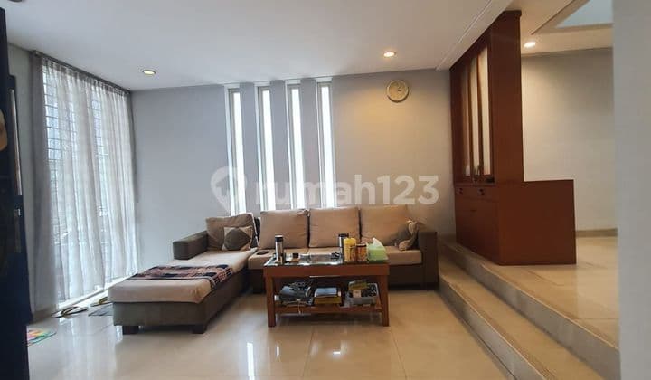 Rumah Taman Grisenda, Pik
ukuran 8x16.5m
luas Tanah 132 M²
luas Bangunan 228 M²
bangunan 3 Lantai
kamar Tidur 5+1
kamar Mandi 3+1
ruangan Kamar Luas Dengan Kamar Mandi Dalam.
listrik 3500 Watt
surat Shm
posisi Hoek
hadap Selatan- Barat
full Furnished
har