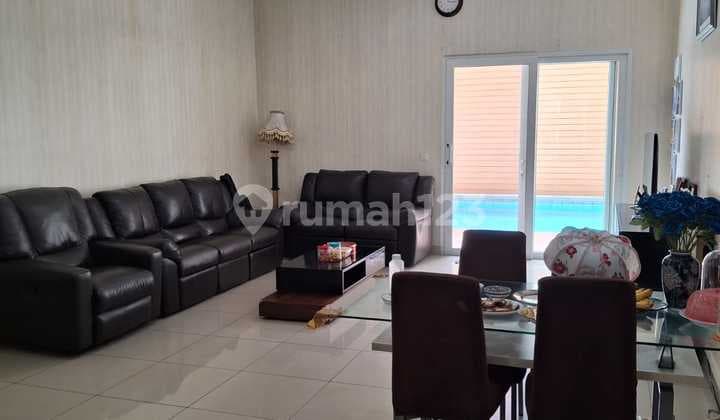 Rumah di Pik 1 Uk 8X28 M² ( 224 M² )Luas Bangunan 350 M²Bangunan 2,5 Lantai5+1 Kmr Tdr4+1 Kmr Mnd Listrik 7700 Watt Hadap Selatan Ada Pool Harga 8,5 Milyar Nego