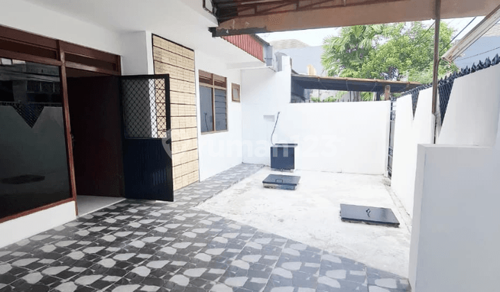 Disewakan Rumah Mulyosari 1 Lantai Surabaya Selangkah ke Raya Mulyosari