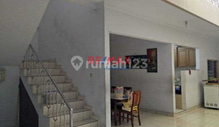 Rumah 2 Lantai Bagus Hadap Barat sudah SHM