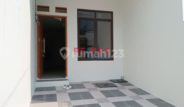Dijual Murah Rumah Baru 3 Lantai SHM Strategis