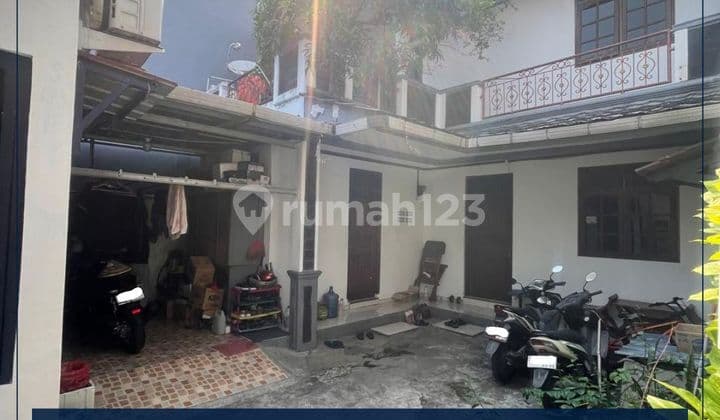 For Sale House Suitable for Boarding House Business in Matraman, East Jakarta