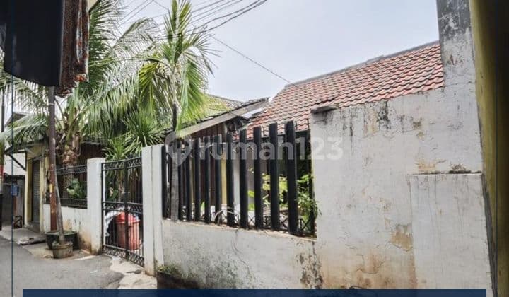 For Sale Very Cheap House Suitable for Boarding in Kebayoran Lama