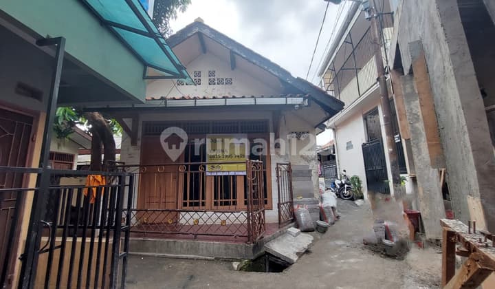 Dijual rumah 2 lantai di Kedamaian