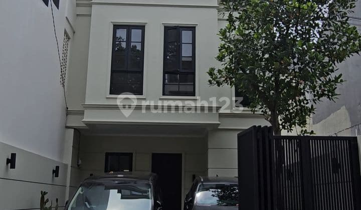 Dijual Rumah Mewah American Classic Fully Furnished Cempaka Putih Lokasi Strategis