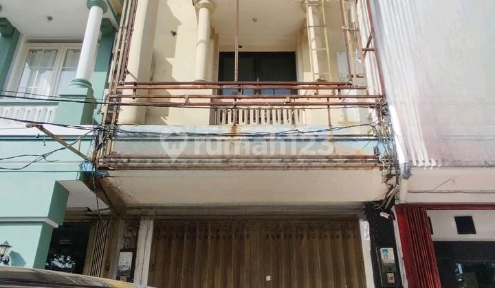 Ruko 3 Lantai Raya Kedung Doro Bagus Terawat Dekat Diponegoro, Kedung Sari