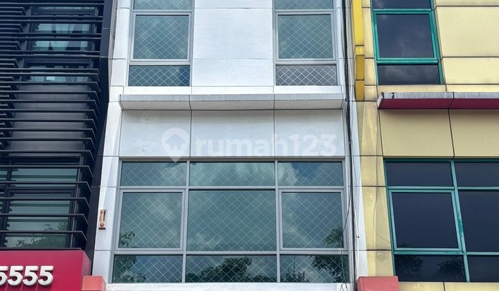 3-Story Shop House on Hr Muhammad Main Road, Ready to Use, Land Area 68 m², Building Area 170 m² (4x17), 3 Bathrooms, HGB, North Facing, Electricity 13,200 Watt, PDAM Water, Rental Price 225 Million/Year. 3-Story Shop House on Hr Muhammad Main Road, Ready to Use, Land Area 68 m², Building Area 170 m² (4x17), 3 Bathrooms, HGB, North Facing, Electricity 13,200 Watt, PDAM Water, Rental Price 225 Million/Year.