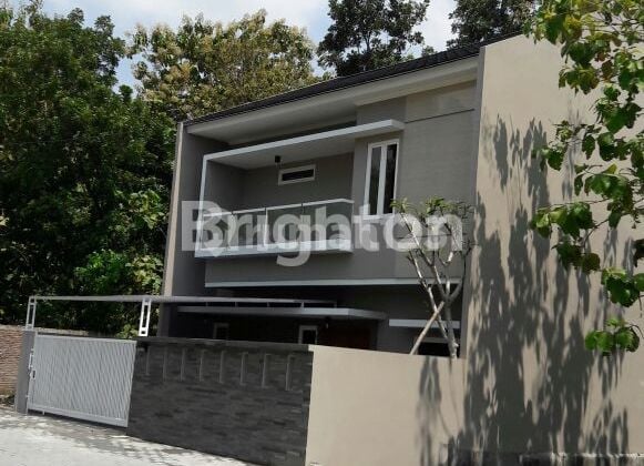 DIJUAL RUMAH MODERN 2 LANTAI DENGAN MATERIAL YANG BERKUALITAS DI BALECATUR GAMPING
