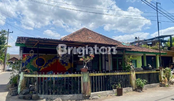 RUMAH + KOST2AN, LOKASI STRATEGIS DI TENGAH KOTA TIMUR RTHP TAMAN WARUNGBOTO UMBULHARJO.