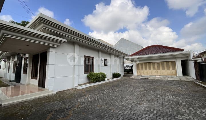 Rumah Luas 1.081 M² dengan Halaman Luas - Ideal Hunian, Kantor, atau Guest House