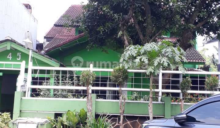 Dijual Rumah Yang Memiliki Tanah Dan Bangunan Yang Luas di Daerah Rempoa Jakarta Selatan