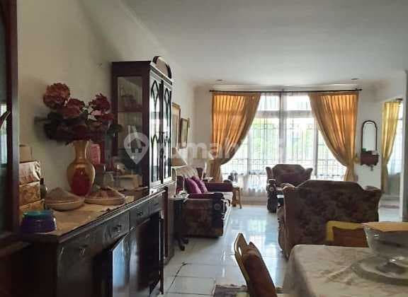 Dijual Rumah Yang Memiliki Tanah Dan Bangunan Luas Berlokasi Di Bintaro Tangerang Selatan