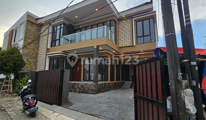 Dijual Rumah Bagus Dengan 2.5 Lantai Di Daerah Jombang Baru Tangerang Selatan