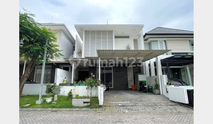 Rumah Minimalis di Perumahan Elite, Dian Istana, Surabaya