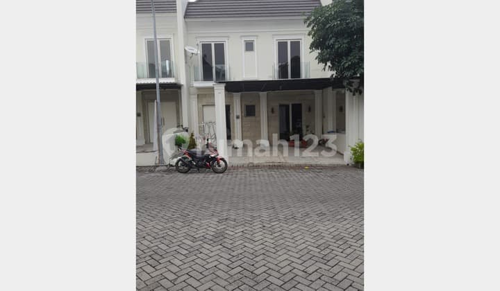 Rumah Premium, Bagus, Lokasi Ciamiiiik di Menganti, Surabaya