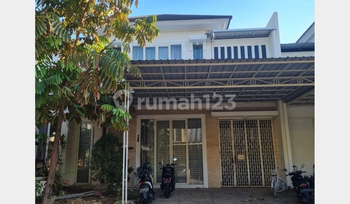 Rumah Semi Furnished, Bagus dan Strategis, Pakuwon Indah, SBY