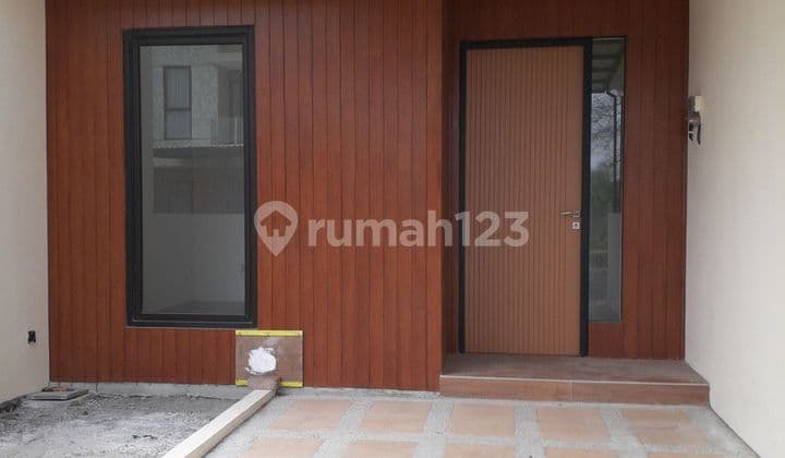 Rumah 2 Lantai Dekat Polres Sidoarjo