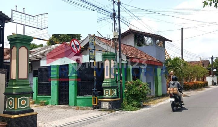 Dijual Rumah + Toko Posisi Strategis di Hook Dalam Perumahan Area Gogorante Kediri