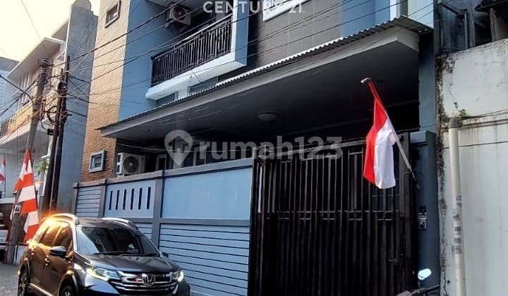 3-Story House in a Safe Neighborhood Fully Furnished in Sunter Agung Barat