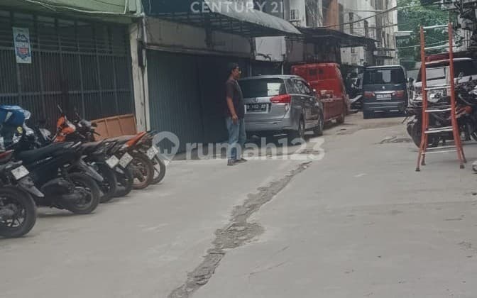 Ruko 4 Lantai di Jakarta Barat Siap Huni