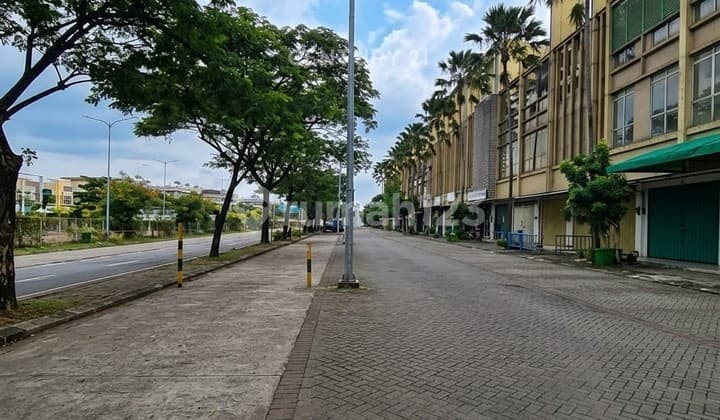 Ruko Gandeng Komersil 5 Unit di Komplek Golf Lake Cengkareng