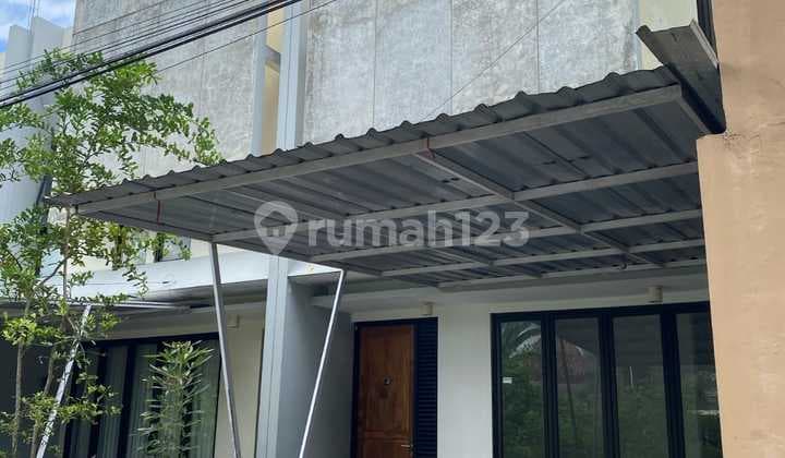 Sumatra Townhouse 2 Lantai Bangunan Modern Area Sleman Yogyakarta