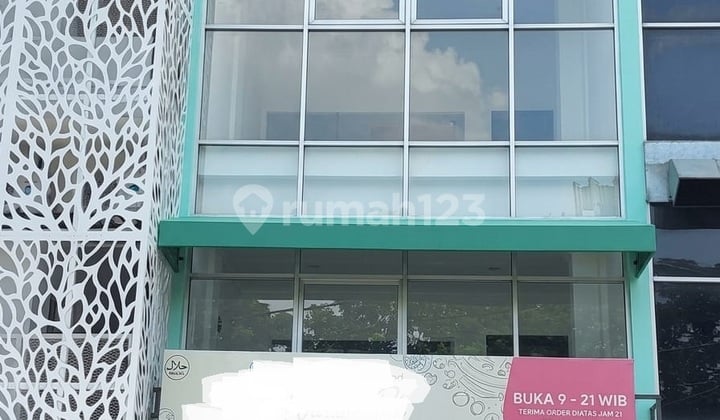Bangunan Komersil Ruko 3 Lantai Plus Rooftop Lokasi Menteng Jakarta Pusat