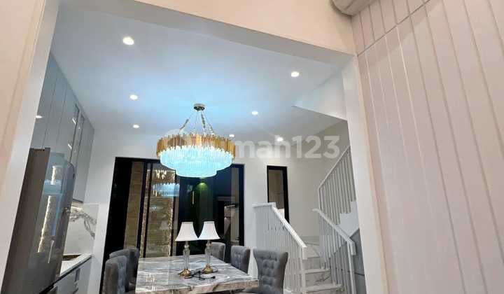 "Rumah Sultan Jgc! 3 Lantai Full Furnished + Kursi Pijat Itsu & TV 75 Inch" S727