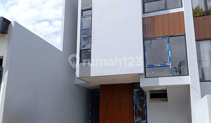 Sisa 1 Unit! Rumah Baru 3 Lantai Modern Tropis di Duren Sawit Jakarta Timur S453