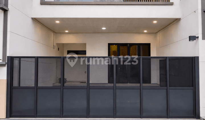 Rumah Baru 3 Lantai Rawamangun - One Gate, Jalan 2 Mobil, SHM IMB 386