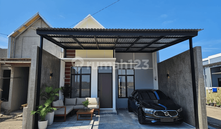Translation to English:
Strategic House Near Pantura & Jalingkut Price Around 200 Million