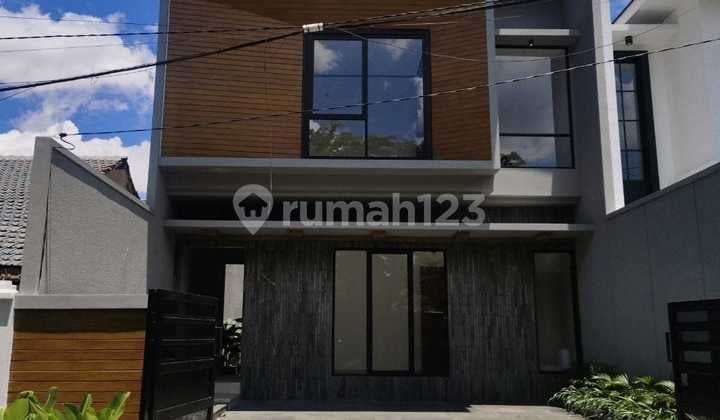 Selangkah Merrrumah Modern Style Lokasi Rungkut Asri Surabaya