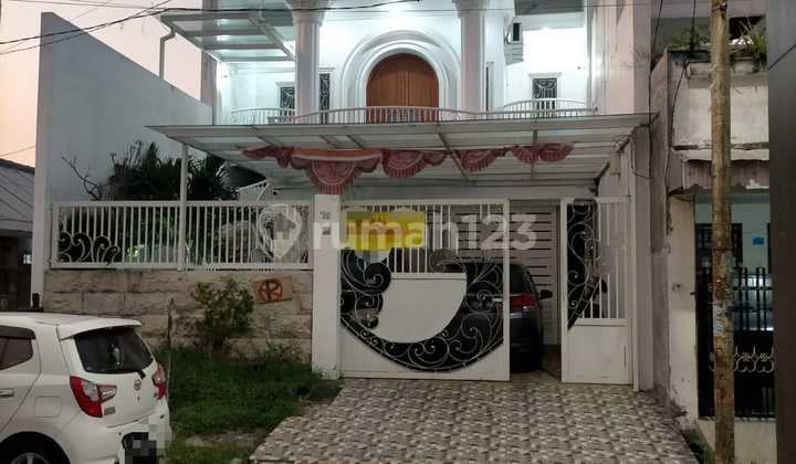 Dijual Cepat Rumah Minimalis 2 Lantai Siap Huni*lokasi Strategis Petemon Sby