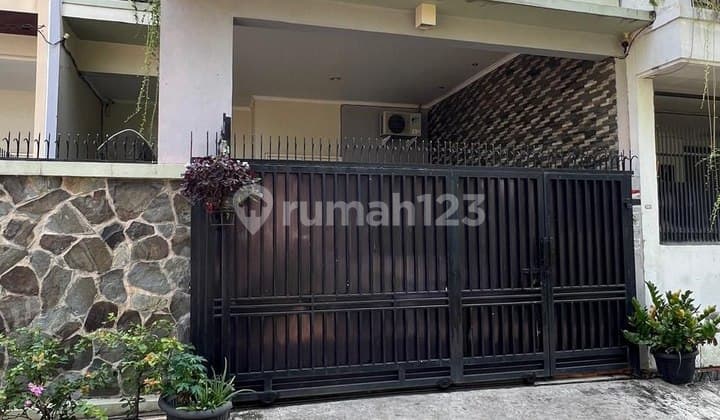 Rumah Bagus Semi Furnished 2 Lantai SHM Cengkareng Timur Jakarta Barat
