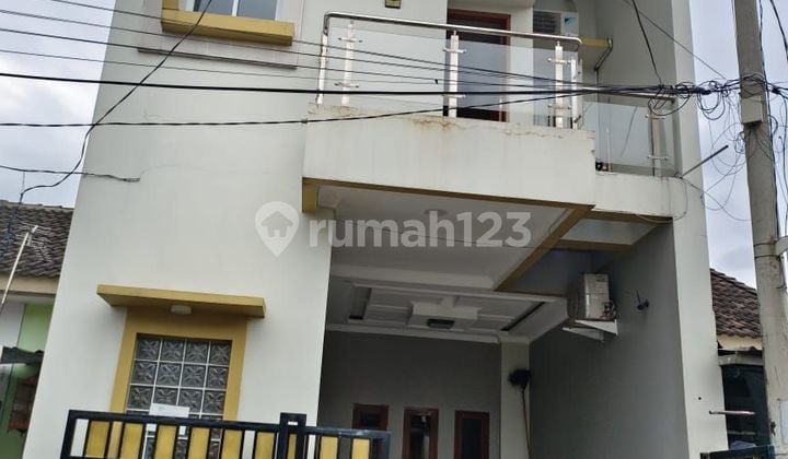 Dijual Cepat Rumah Bagus 3 Lantai Siap Huni di Grand Sutra Tangerang Banten